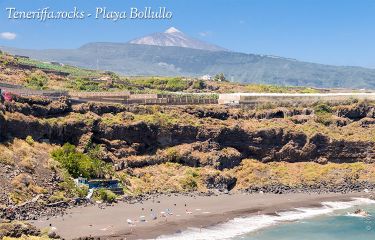 Playa Bollullo und Teide im Hintergrund