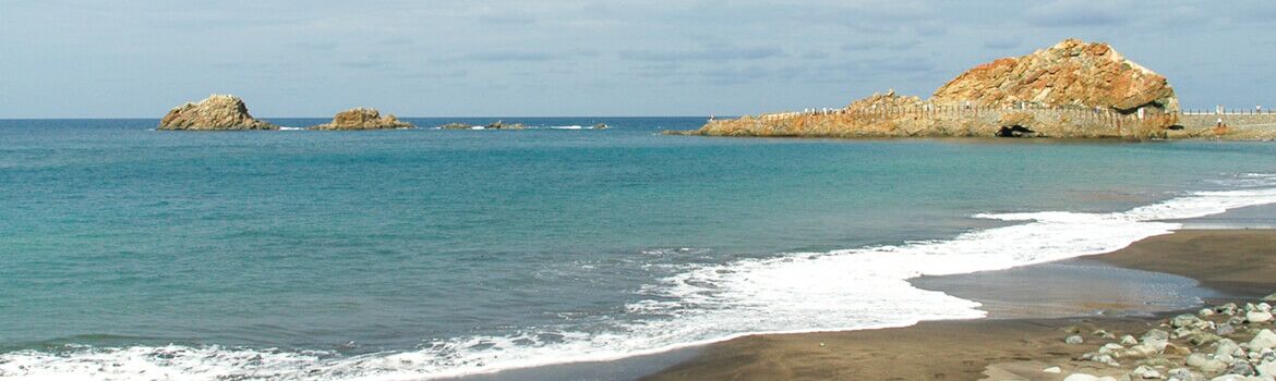 Playa de Roque de las Bodegas an der Nordküste Teneriffas