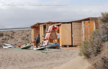 Surfer-Shop & Lager direkt am Strand
